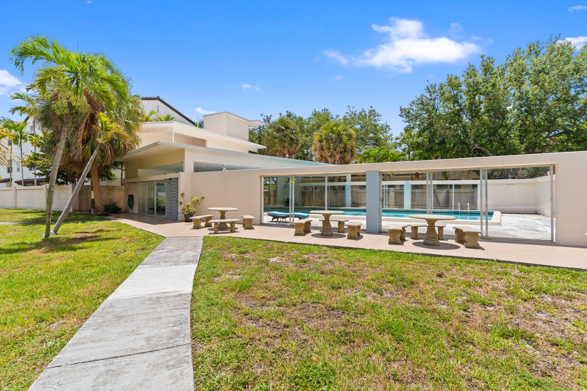 1967 S Ocean Boulevard, Unit 107, Lauderdale by the Sea, FL 33062 Photo
