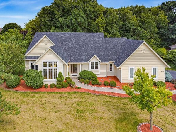 19835 Avondale DRIVE, Brookfield, WI 53045