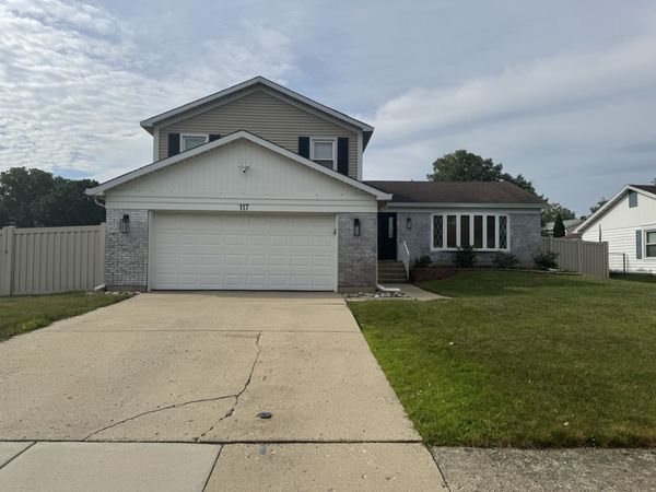 117 Mill Pond Drive , Glendale Heights, IL 60139