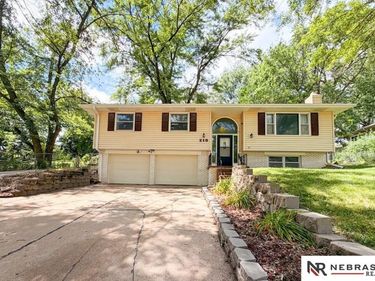 216 Douglas Drive, Bellevue, NE 68005