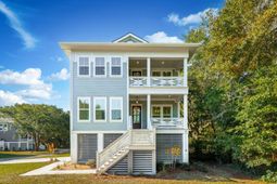 1127 Hamlin Road photo 4