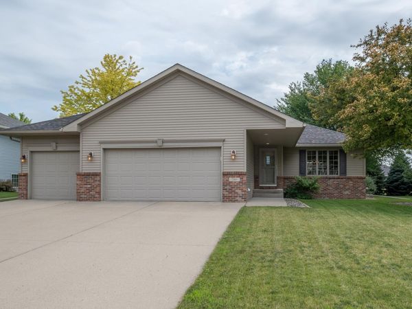 240 Grovebrook Circle , Mankato, MN 56001