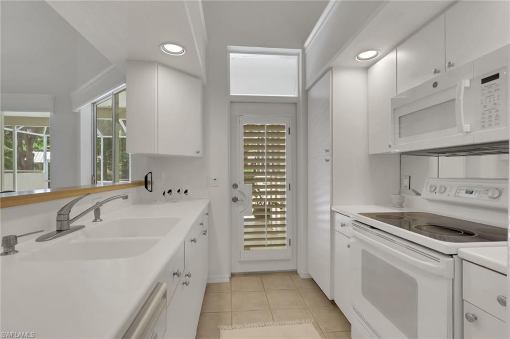 4872 W Boulevard Ct , Naples, FL 34103 Photo