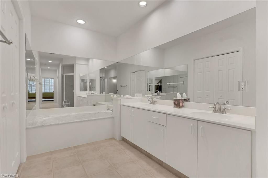 4872 W Boulevard Ct , Naples, FL 34103 Photo