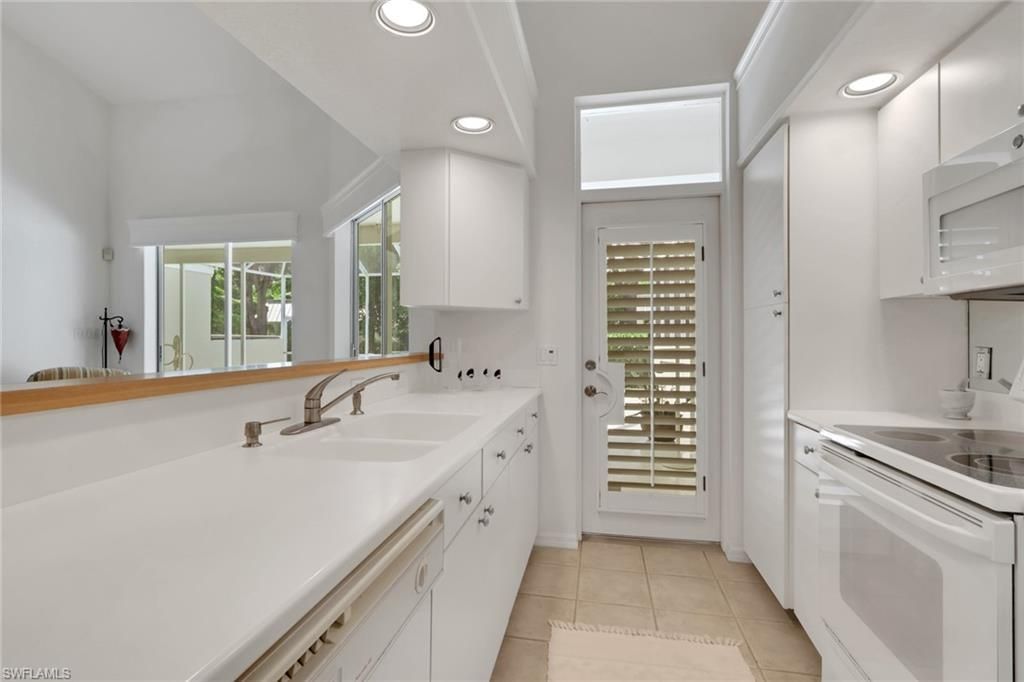 4872 W Boulevard Ct , Naples, FL 34103 Photo