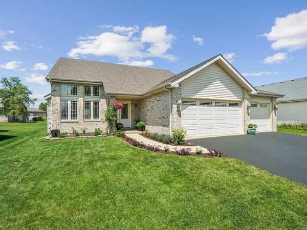 285 Woodbridge Lane , Beecher, IL 60401