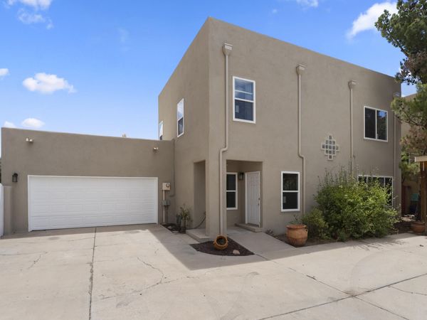 506 Phoenix Avenue NW, Albuquerque, NM 87107