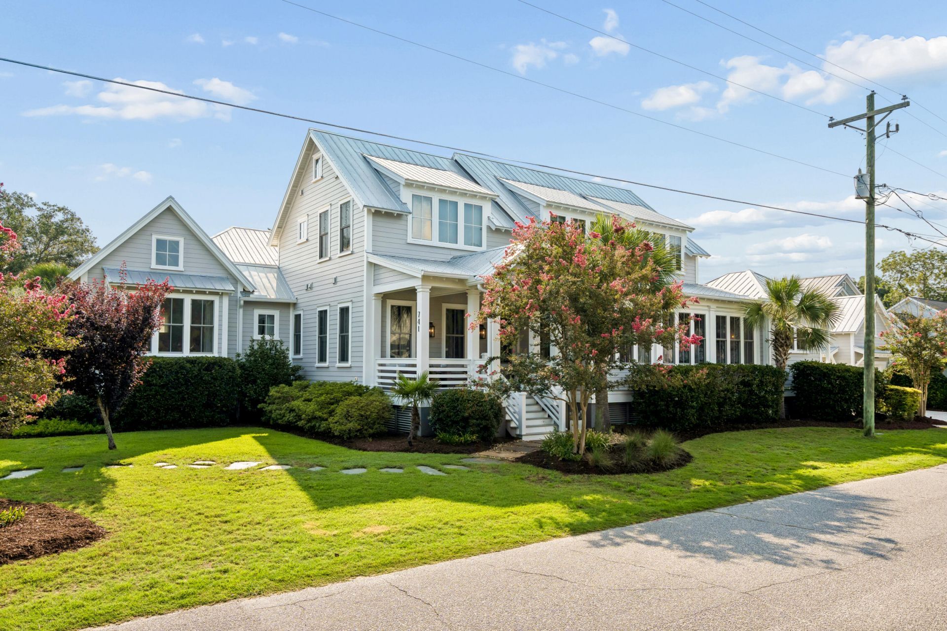 741 Winthrop Street Photo 3