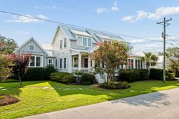 741 Winthrop Street photo 4