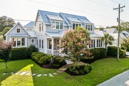 741 Winthrop Street photo 4