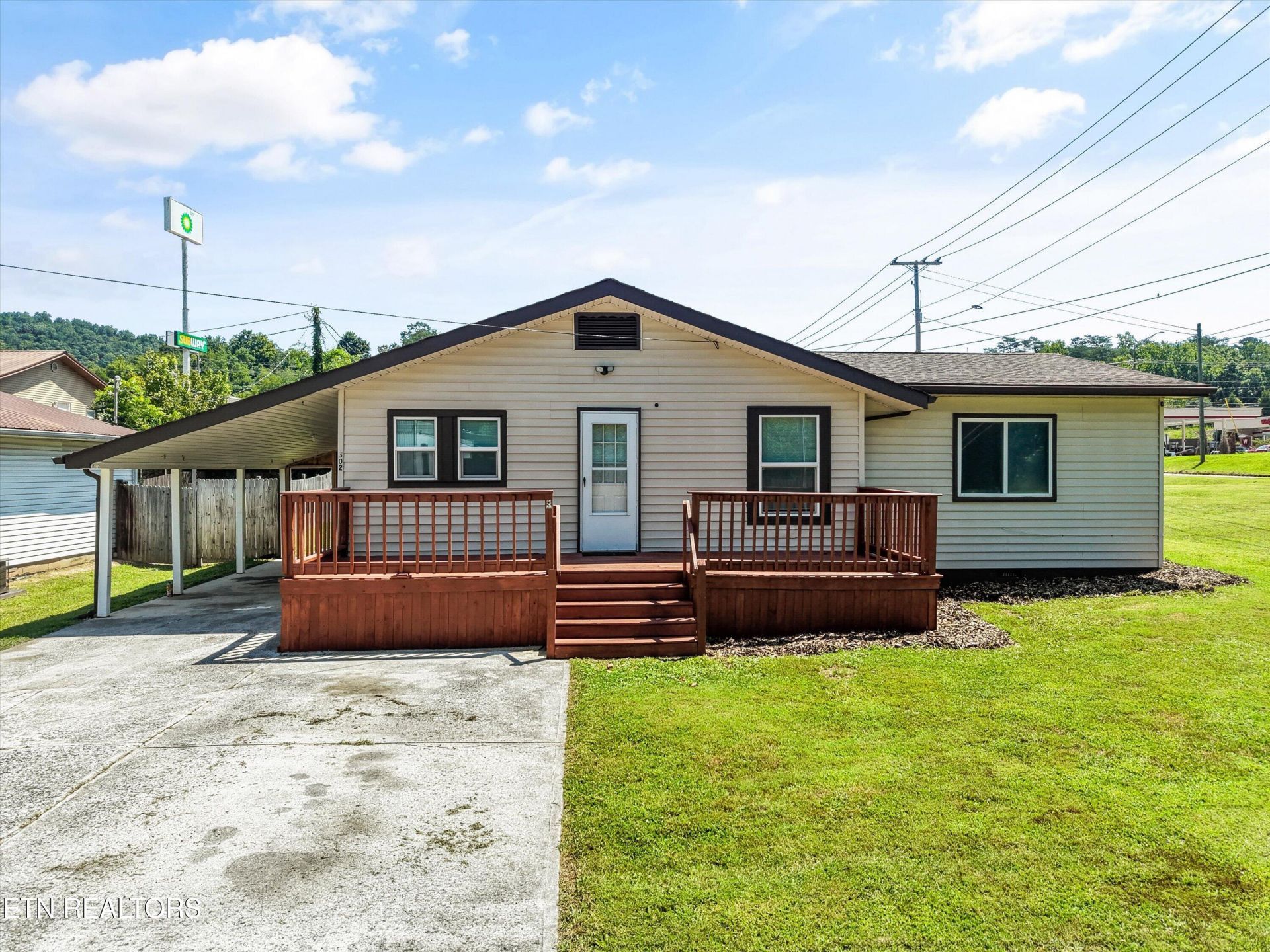 502 Wallace Ave, Rocky Top, TN 37769 Main Photo