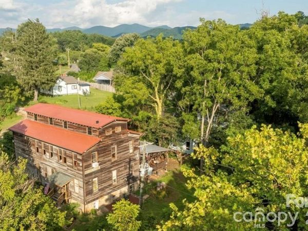 1 Old Mill Lane , Weaverville, NC 28787