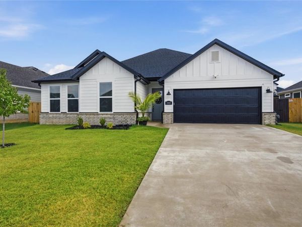 5905 Chiefs Avenue , Bentonville, AR 72713