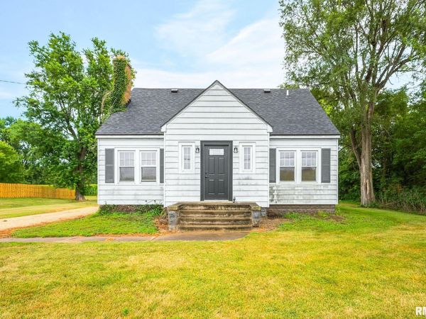 211 E STATE Street, Washburn, IL 61570