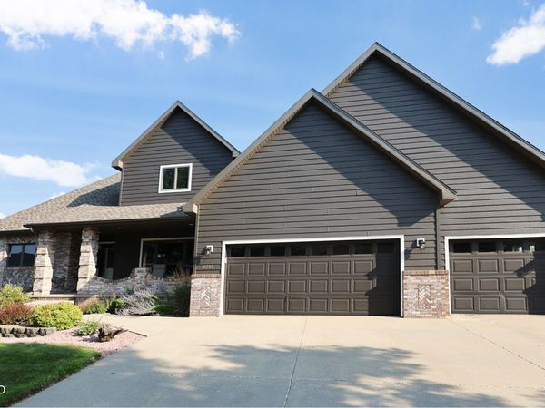1505 12TH AVENUE NE, Watertown, SD 57201