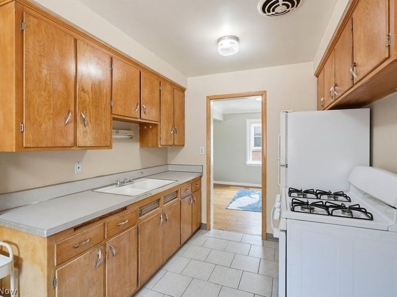 2384 Warrensville Center Road, University Heights, OH 44118 Photo 22