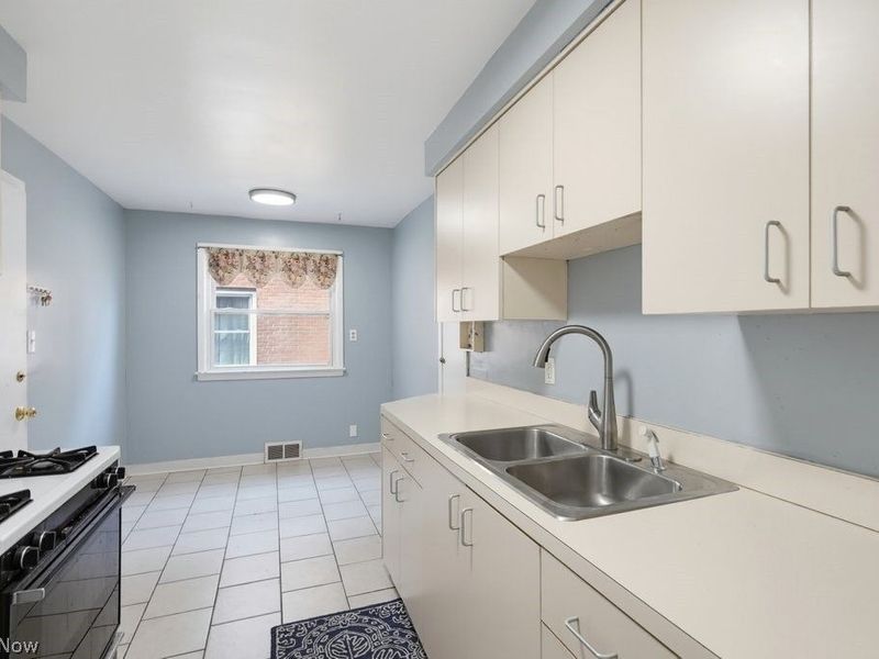 2384 Warrensville Center Road, University Heights, OH 44118 Photo 5