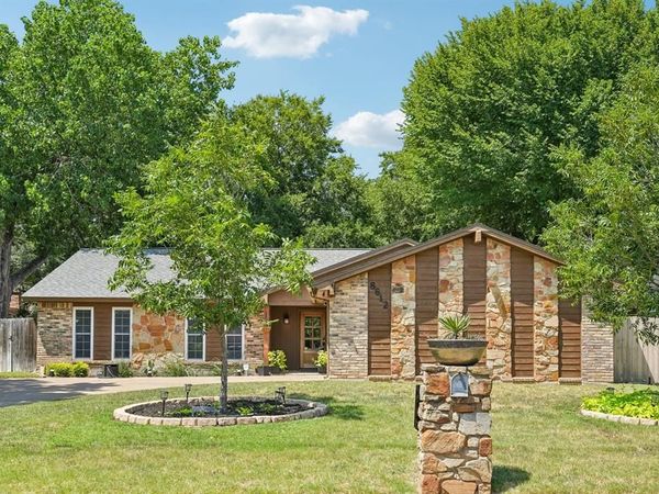 8612 Edgebrook Terrace, Benbrook, TX 76116