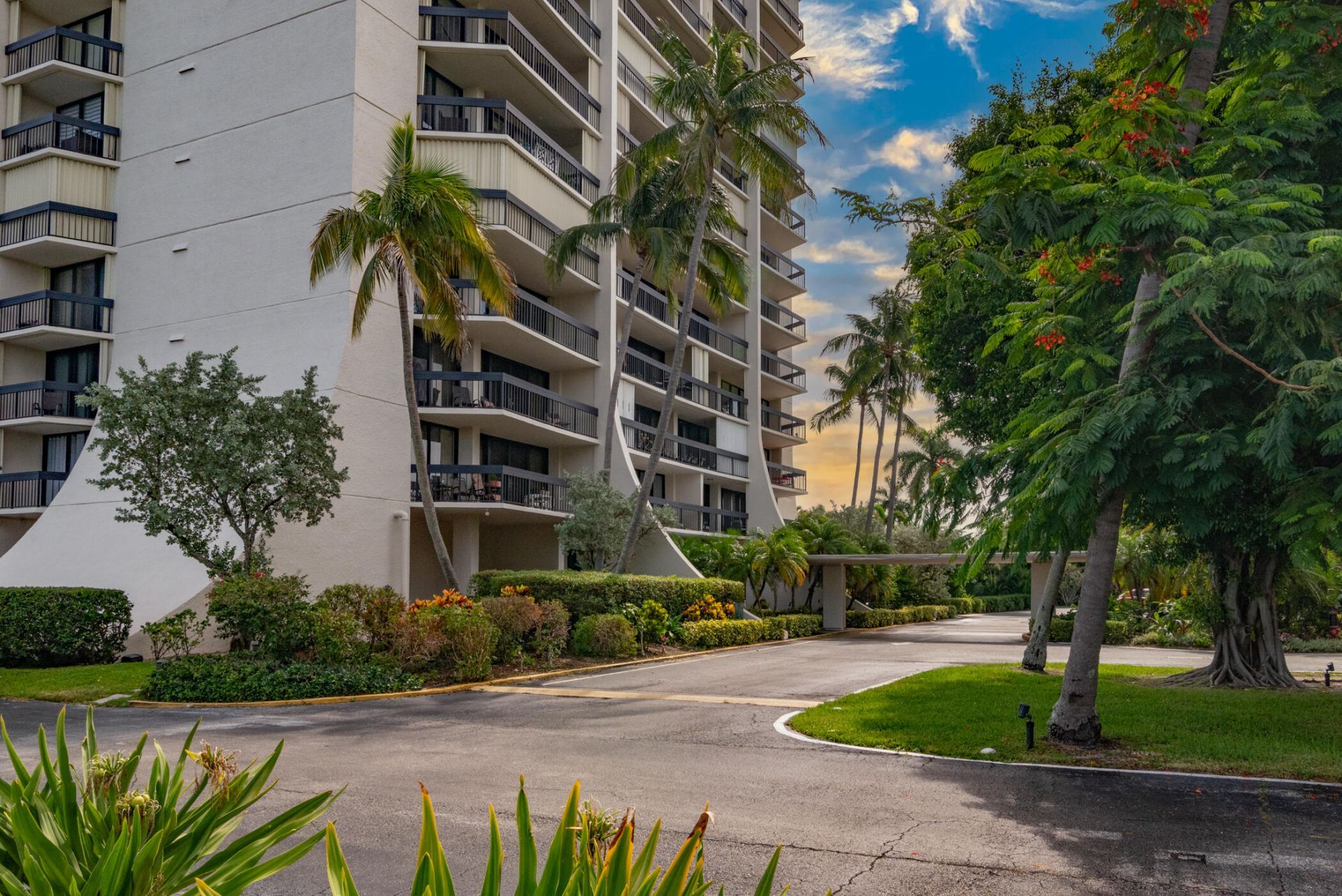 2400 Presidential Way, Unit 1505, West Palm Beach, FL 33401 Photo