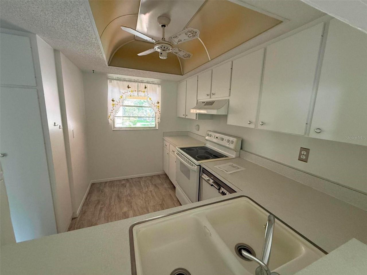2536 Clubhouse Circle, Unit 202, Sarasota, FL 34232 Photo