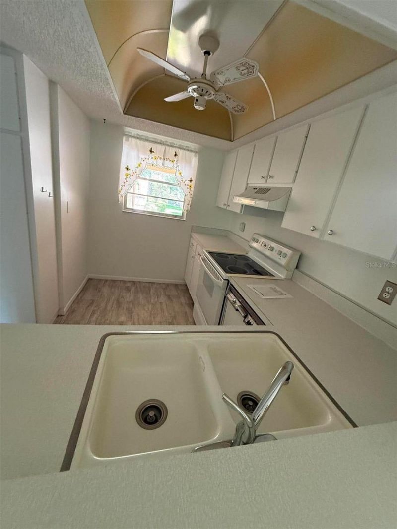 2536 Clubhouse Circle, Unit 202, Sarasota, FL 34232 Photo