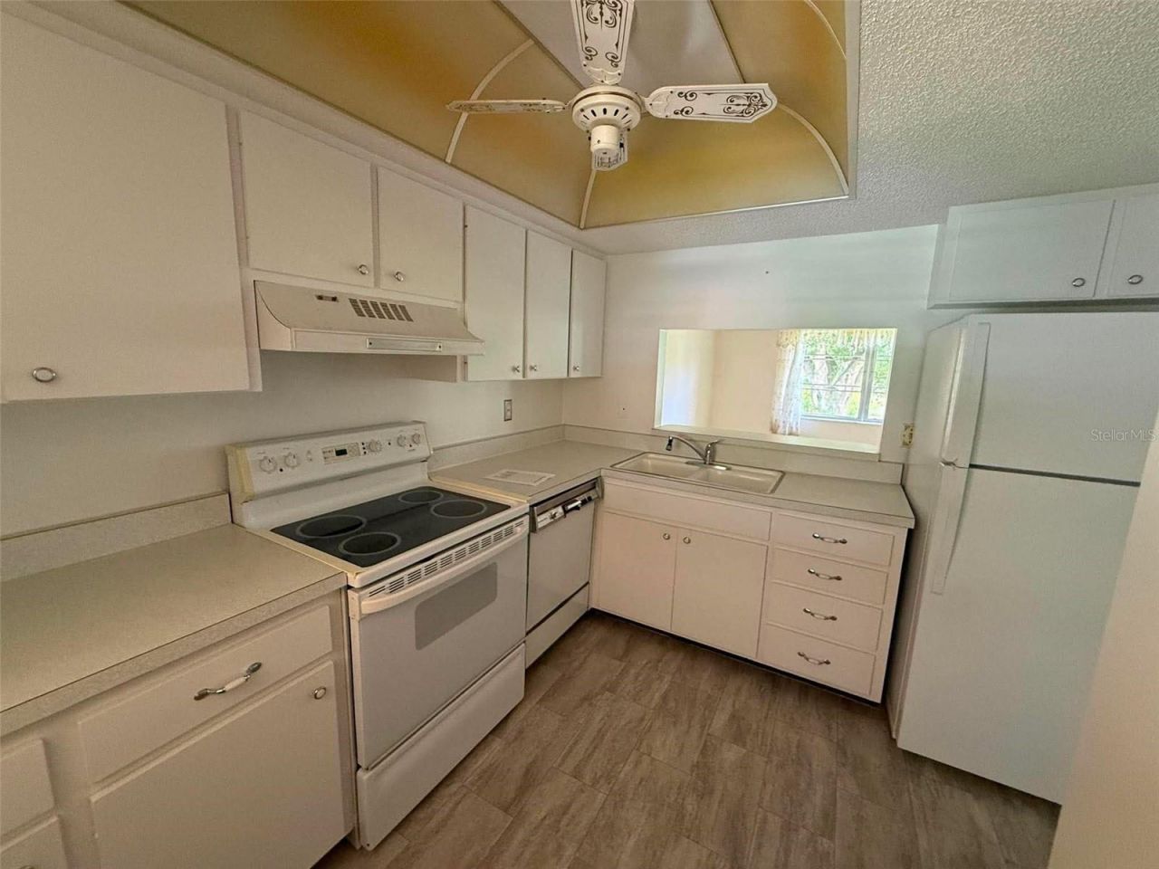 2536 Clubhouse Circle, Unit 202, Sarasota, FL 34232 Photo