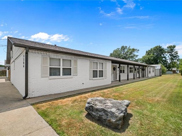1306 SE C Street , Bentonville, AR 72712