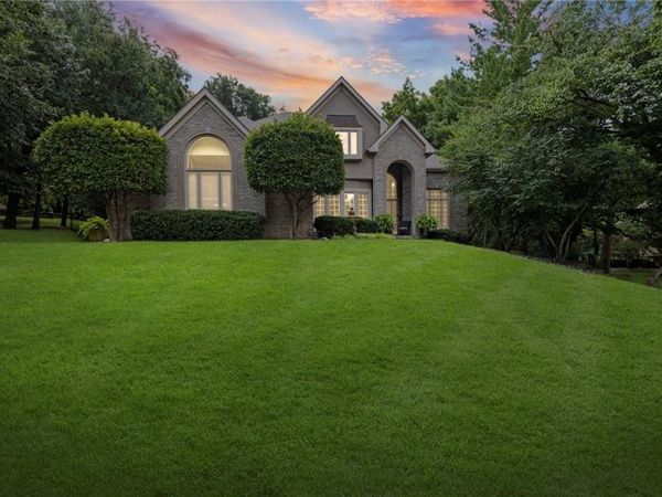 1567 Oakwood Lane, Liberty, MO 64068