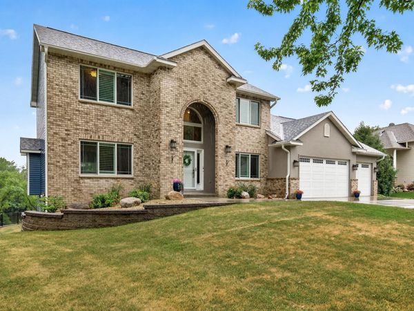 8939 Heatherton Ridge Drive , Savage, MN 55378