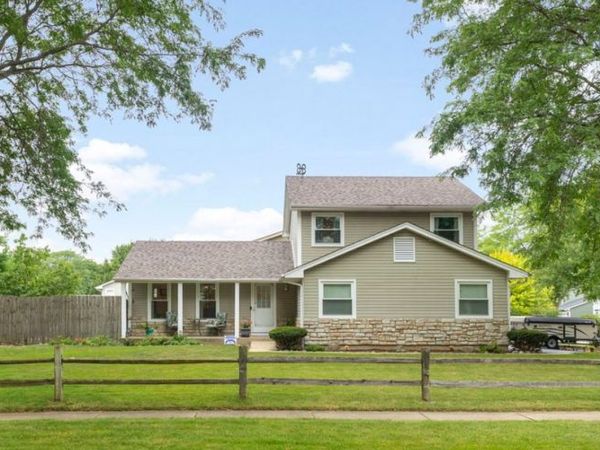300 Oakbrook Court , Bartlett, IL 60103