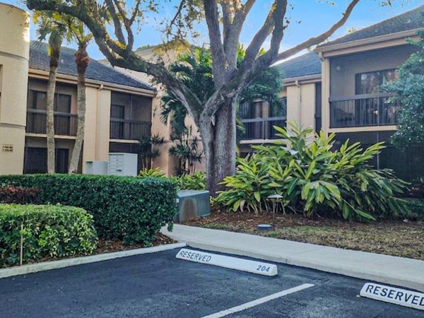 9460 MEADOWOOD Drive, Unit 203, Fort Pierce, FL 34951