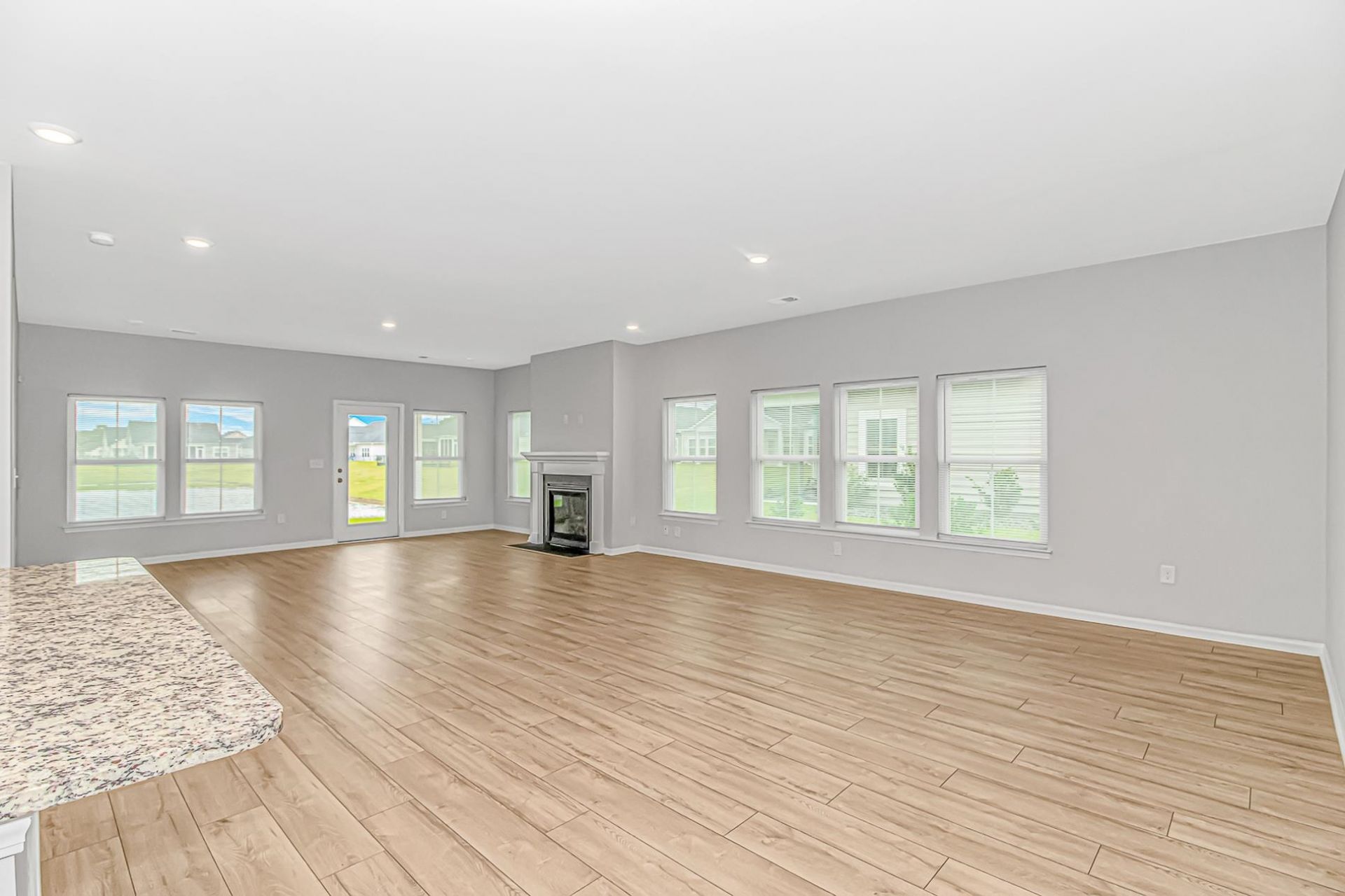 6011 St. Clement Dr. Photo 9