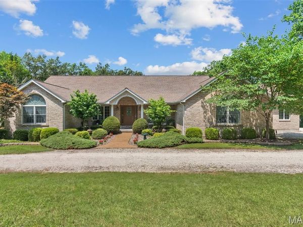 2363 Desloge Estates Drive, Villa Ridge, MO 63089
