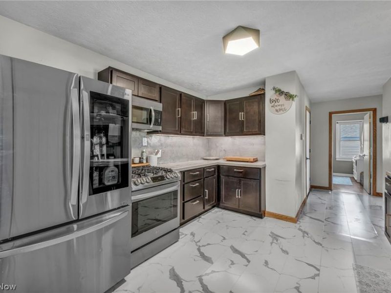 2342 Salt Springs Road, Mc Donald, OH 44437 Photo 5
