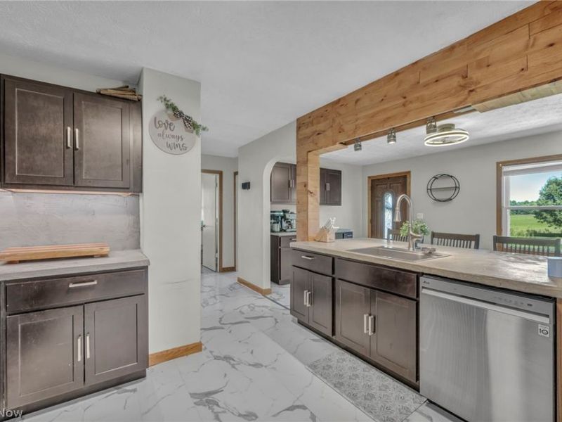 2342 Salt Springs Road, Mc Donald, OH 44437 Photo 6