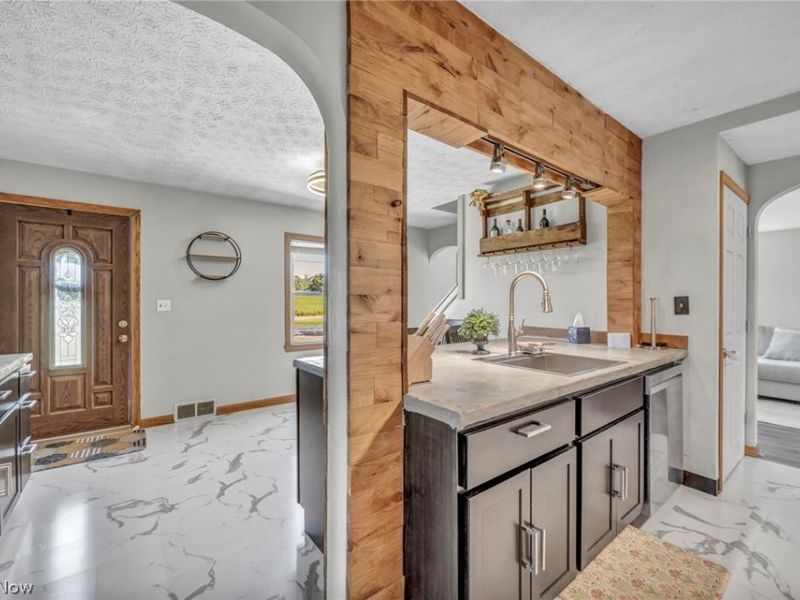 2342 Salt Springs Road, Mc Donald, OH 44437 Photo 7