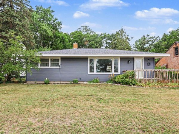 1914 Lake Avenue, Muskegon, MI 49445