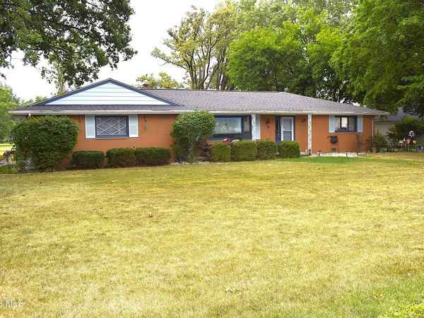 942 Country Club Drive , Fostoria, OH 44830
