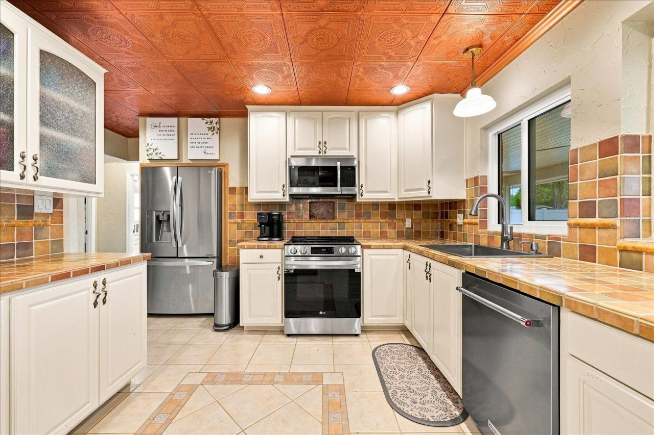 8805 Kenwood Road, Seminole, FL 33777 Photo