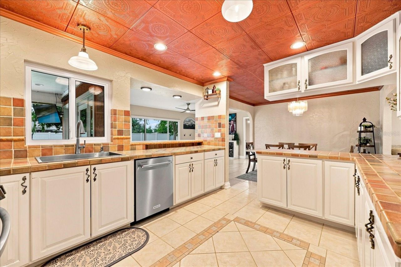 8805 Kenwood Road, Seminole, FL 33777 Photo