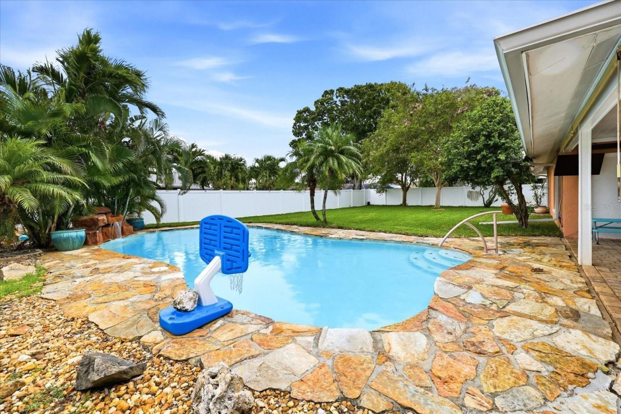 8805 Kenwood Road, Seminole, FL 33777 Photo
