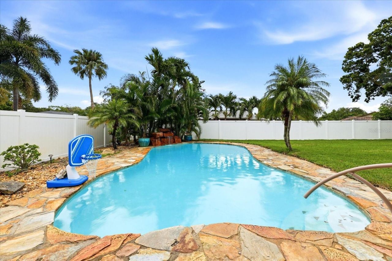8805 Kenwood Road, Seminole, FL 33777 Photo