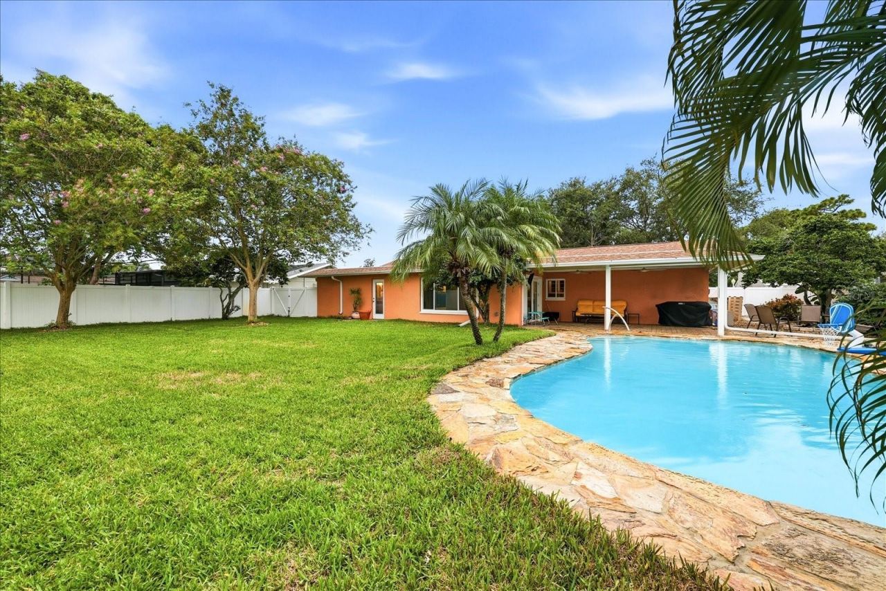 8805 Kenwood Road, Seminole, FL 33777 Photo