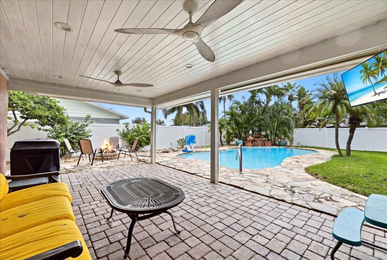 8805 Kenwood Road, Seminole, FL 33777 Photo