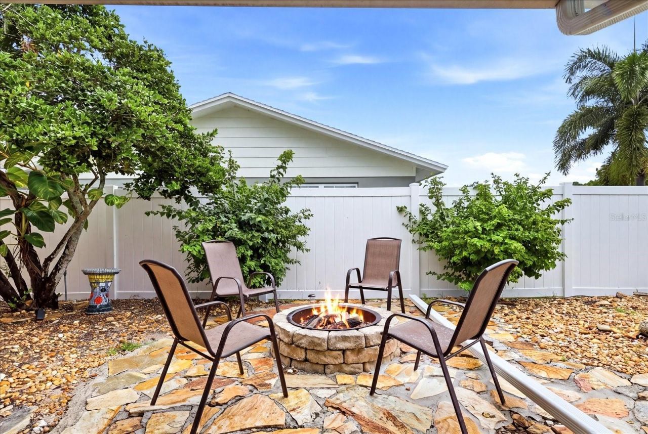 8805 Kenwood Road, Seminole, FL 33777 Photo
