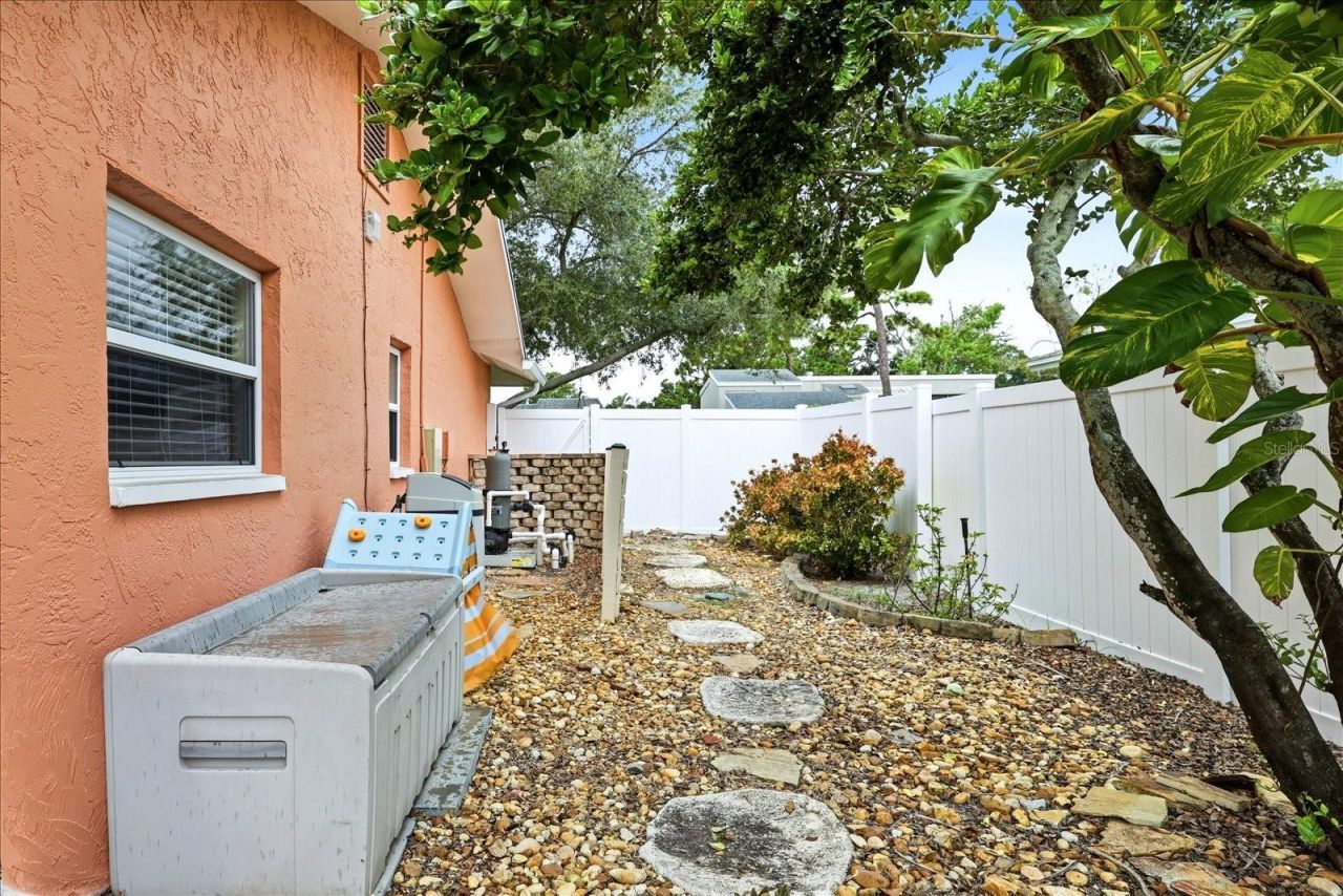 8805 Kenwood Road, Seminole, FL 33777 Photo