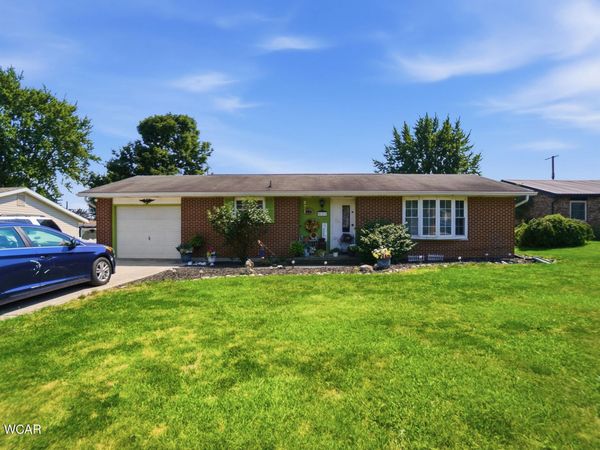 821 N Circle Drive, Wapakoneta, OH 45895