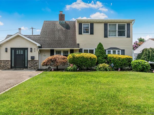 93 Duckpond Drive N, Wantagh, NY 11793