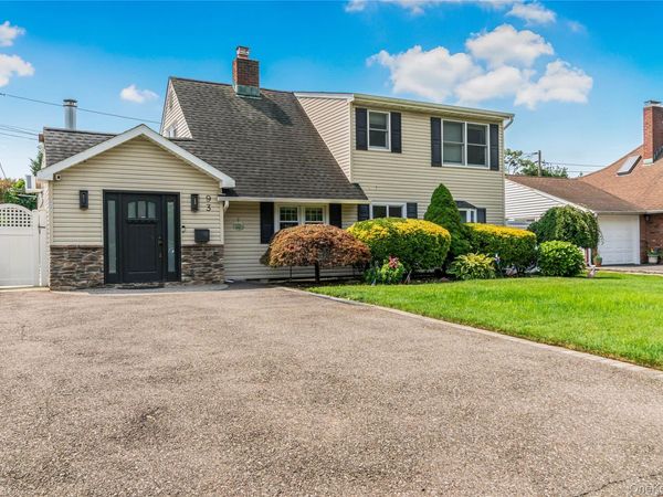 93 Duckpond Drive N, Wantagh, NY 11793