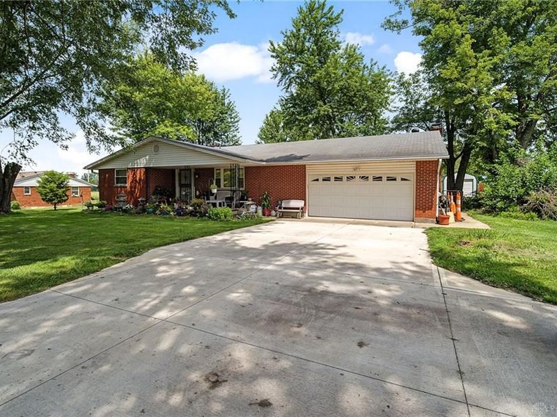 2305 Ross Road, Bethel Township, OH 45371 Photo 2